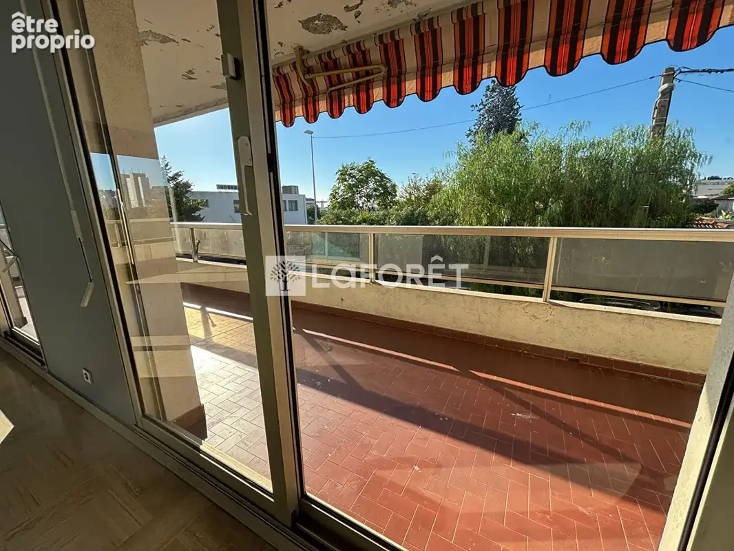 Appartement à SAINT-LAURENT-DU-VAR