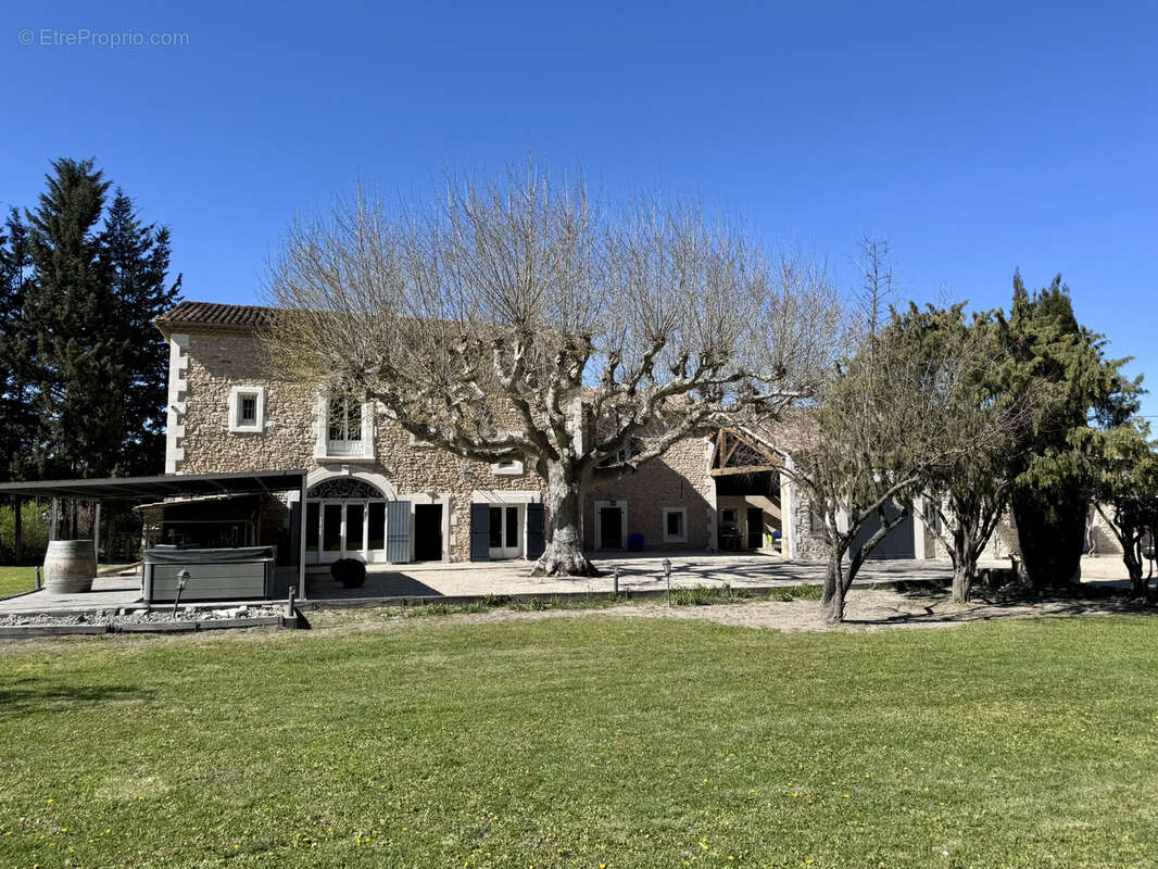 Maison à L'ISLE-SUR-LA-SORGUE