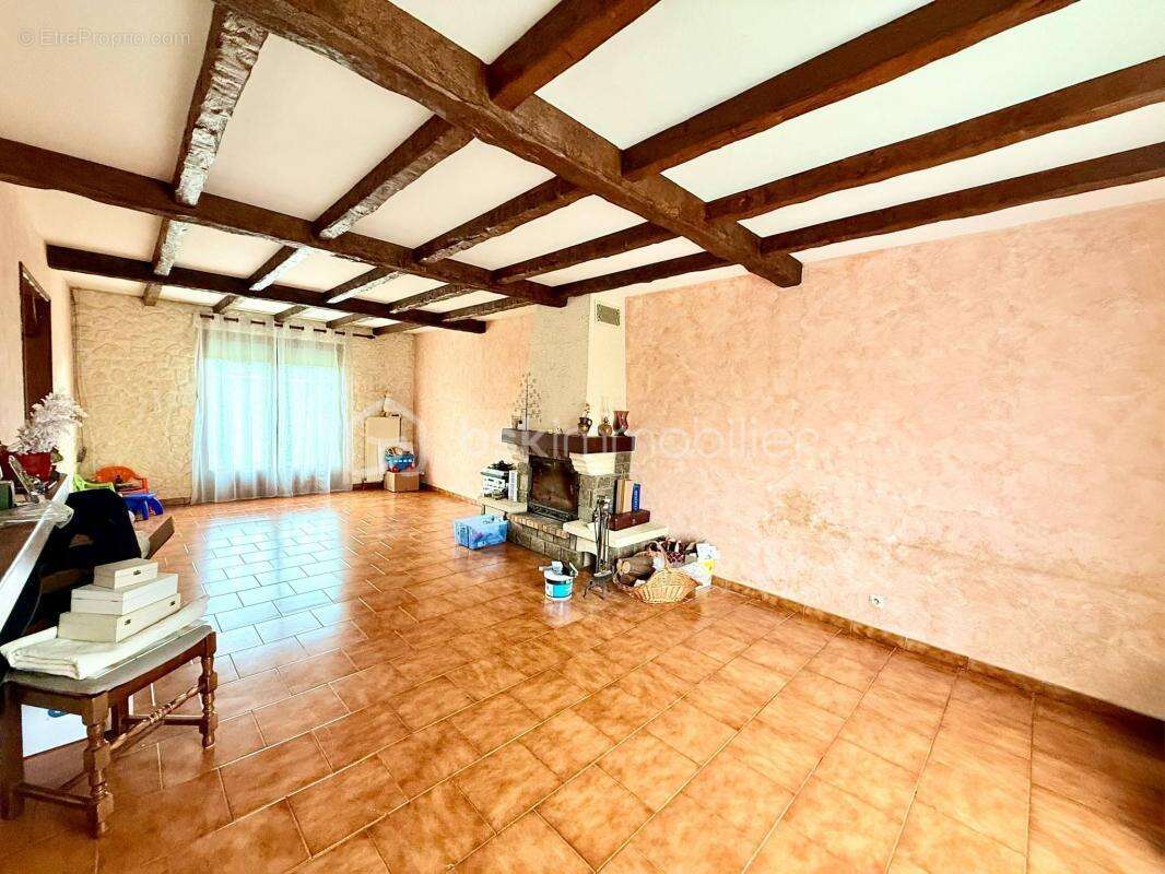 Maison à rafraichir / 5 Chambres / Sous-Sol Total - photo 7