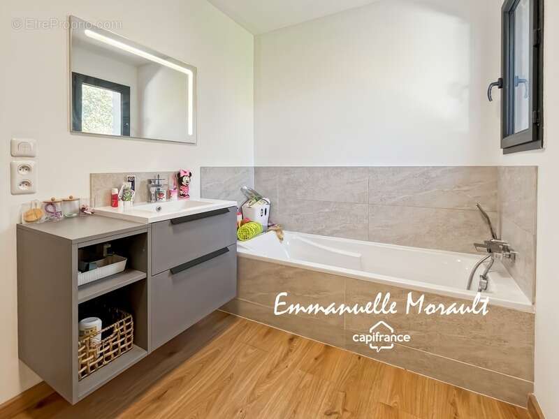 Maison à BAGNOLS-EN-FORET