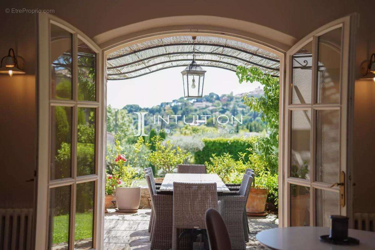 Mougins - Les Colles : Propriété de prestige avec vue panoramique sur le village - photo 22