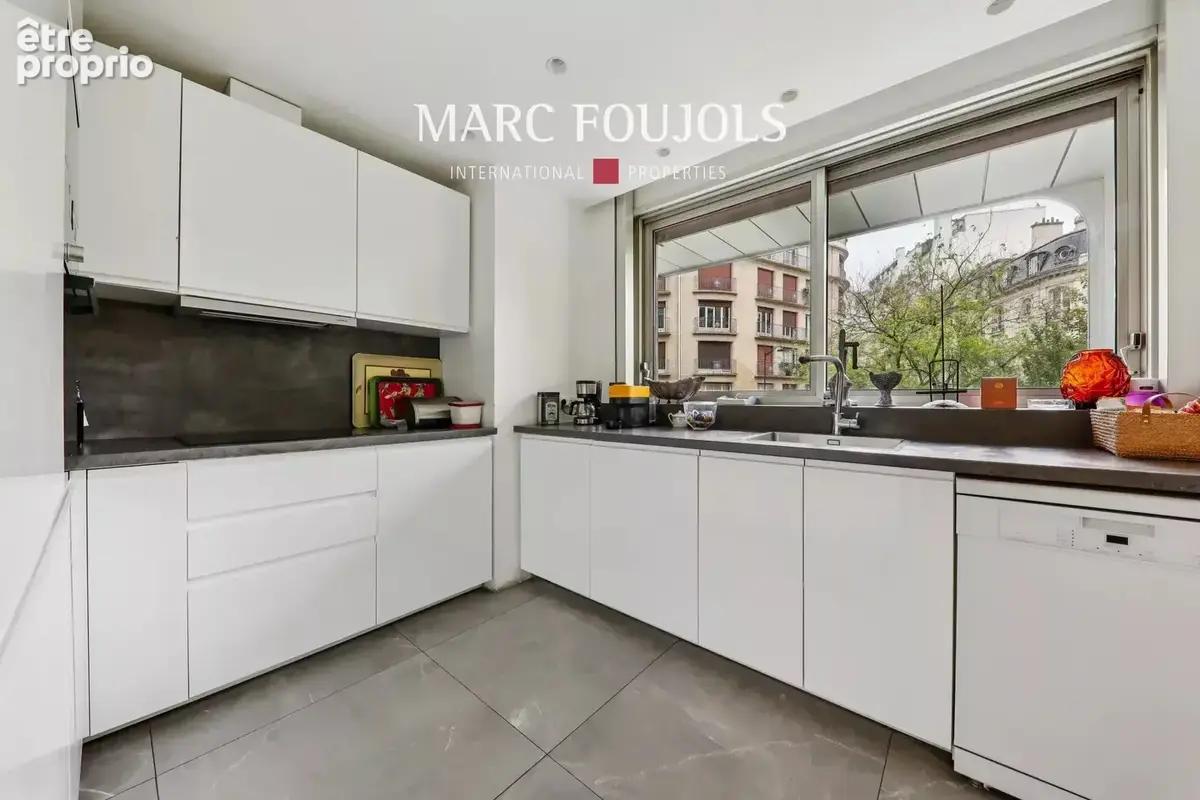Paris 16 Victor Hugo Foch - Appartement de 123 m² avec balcon et vue dégagée - photo 8