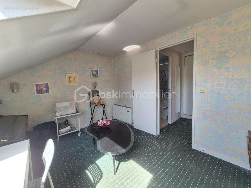 Maison familiale de 119 m2 avec grenier aménageable à Courcouronnes centre ! - photo 20