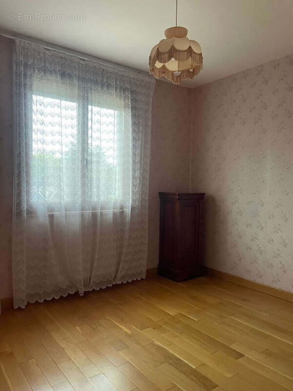 Maison à SAINT-DENIS-DE-L&#039;HOTEL