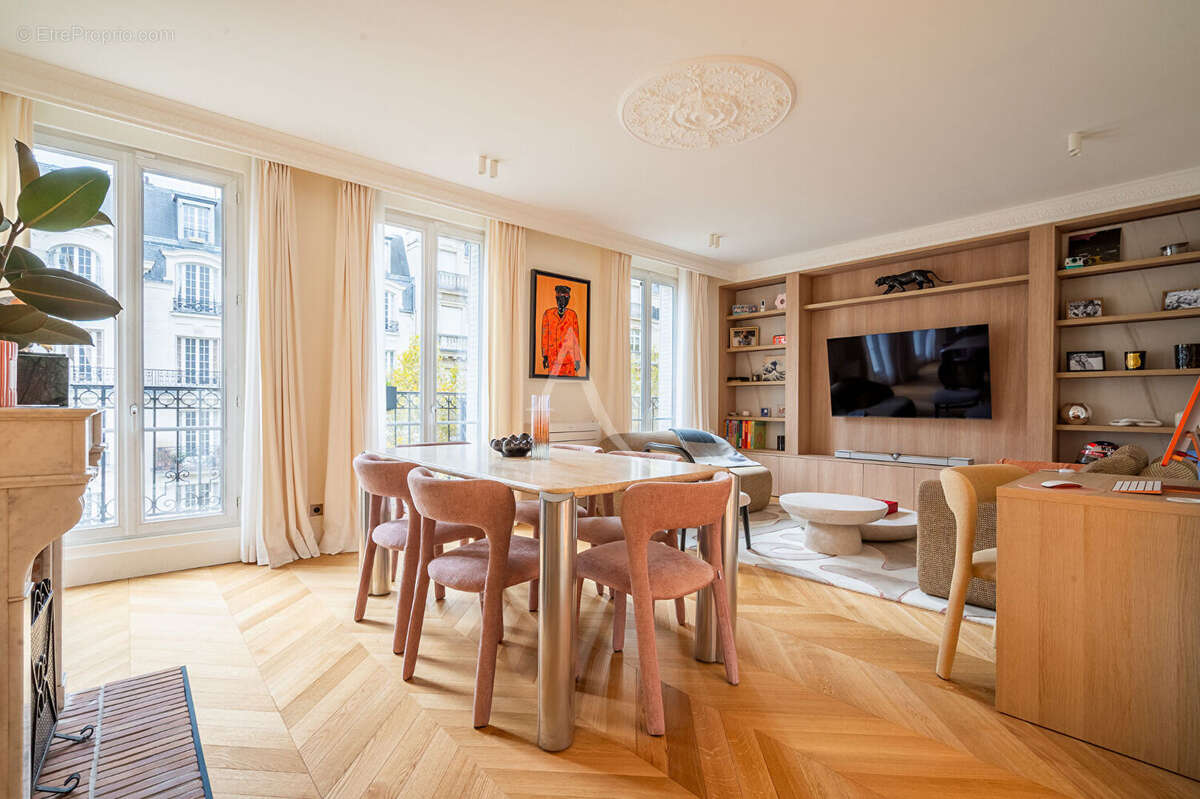 Appartement à PARIS-7E