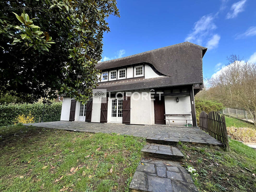 Maison à OINVILLE-SUR-MONTCIENT