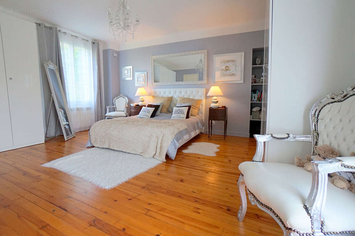 Maison à MEZIERES-SUR-SEINE