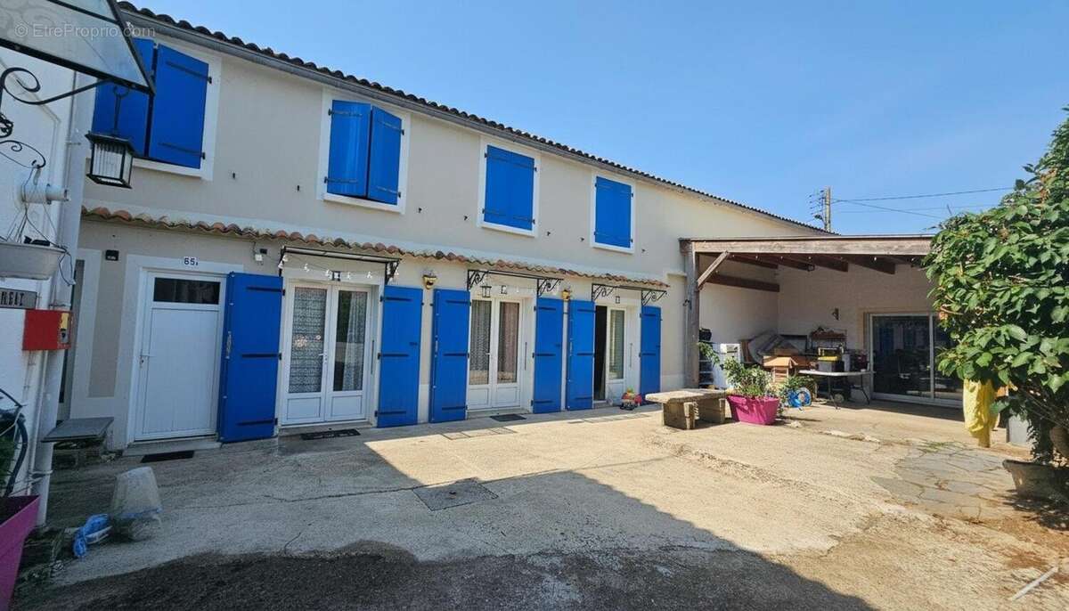 Appartement 426 m² à Lucon  - photo 3