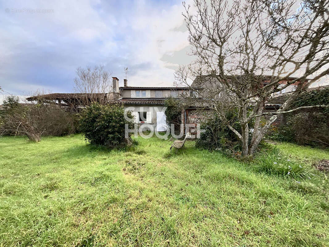 EXCLUSIVITE : Maison 148 m2 dont appartement de 40 m2 sur une parcelle d'environ 600 m2 - photo 3