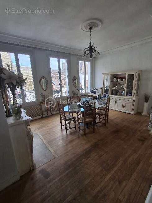 Maison à VILLENEUVE-L'ARCHEVEQUE