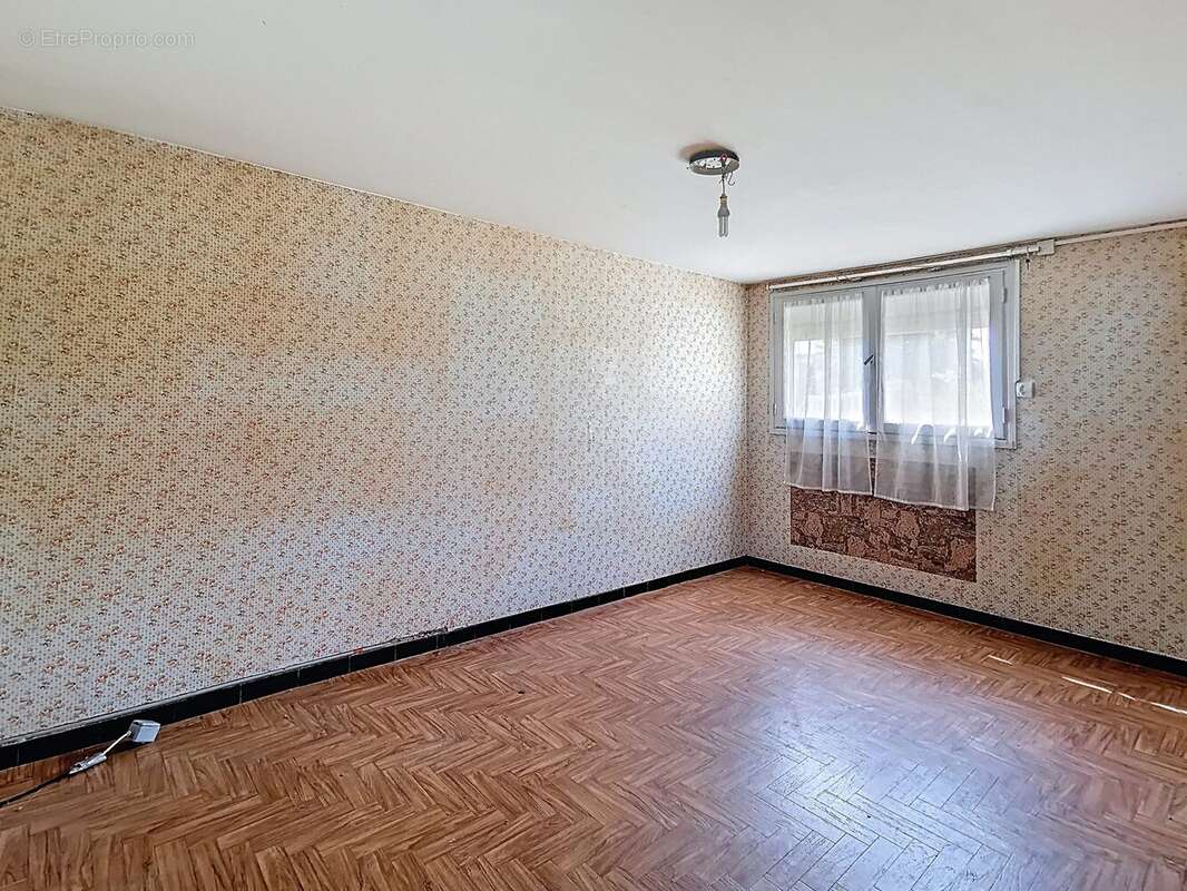 Maison à LA CHAUSSEE-SAINT-VICTOR