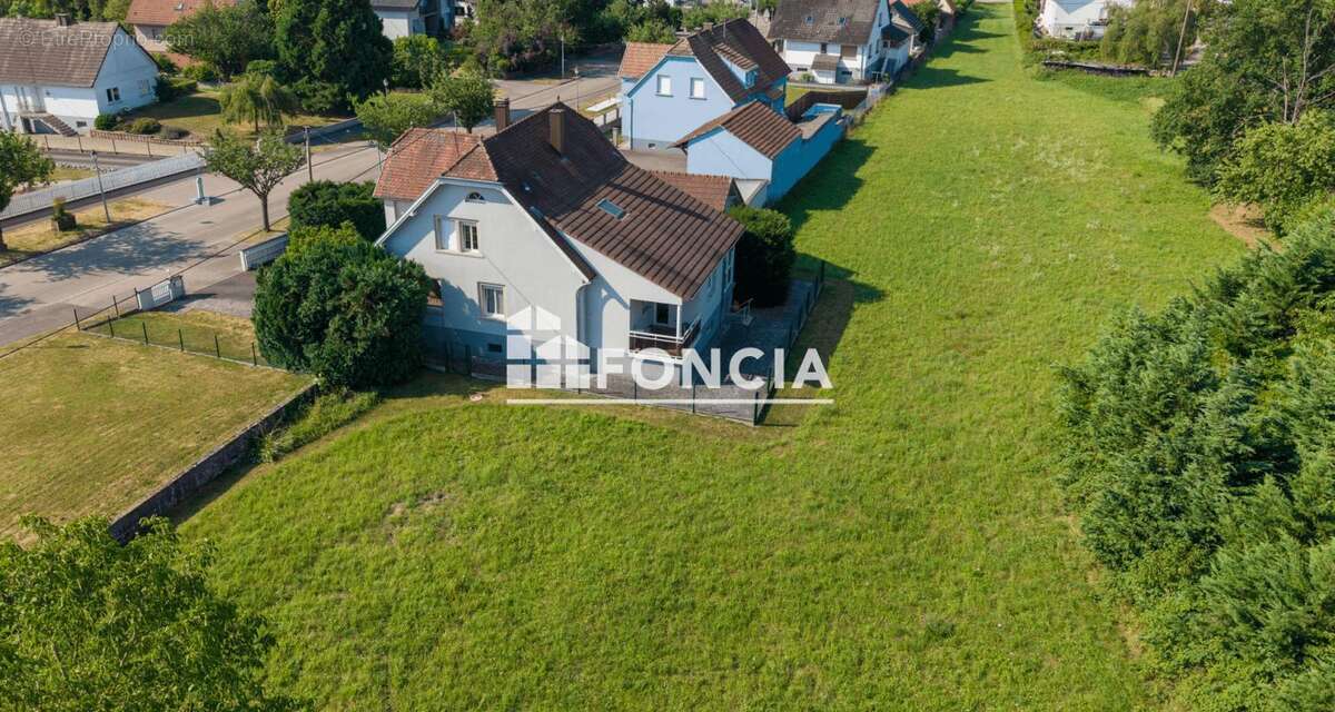 Spacieuse maison familiale de 174 m² avec terrain de 4 481 m² dont 3 500 m² constructibles - photo 2
