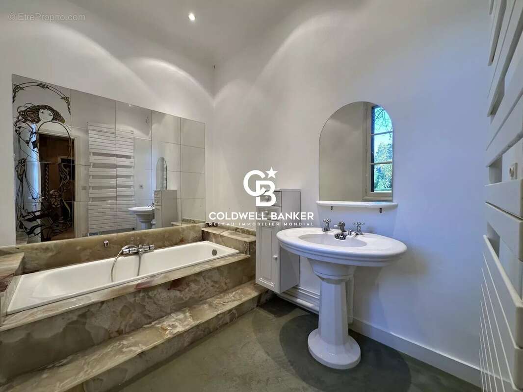 Maison de caractère de 210 m² avec dépendances et piscine, proche du Cher - photo 8