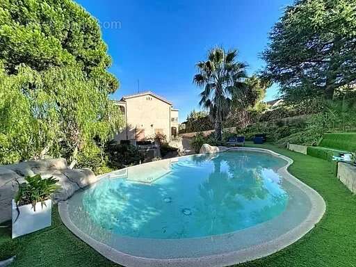 Appartement à VALLAURIS