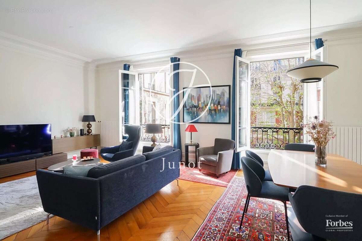 Appartement à PARIS-7E