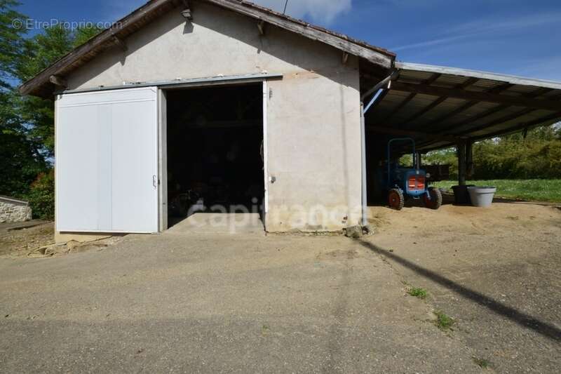 Maison de 223m2 - 3 chambres - piscine - dépendances à BEAUPUY (47) - photo 15