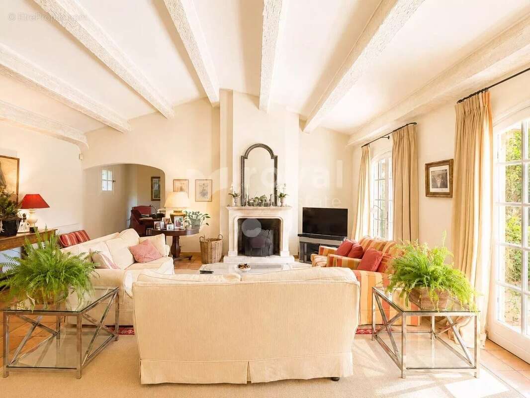 Maison à VALBONNE