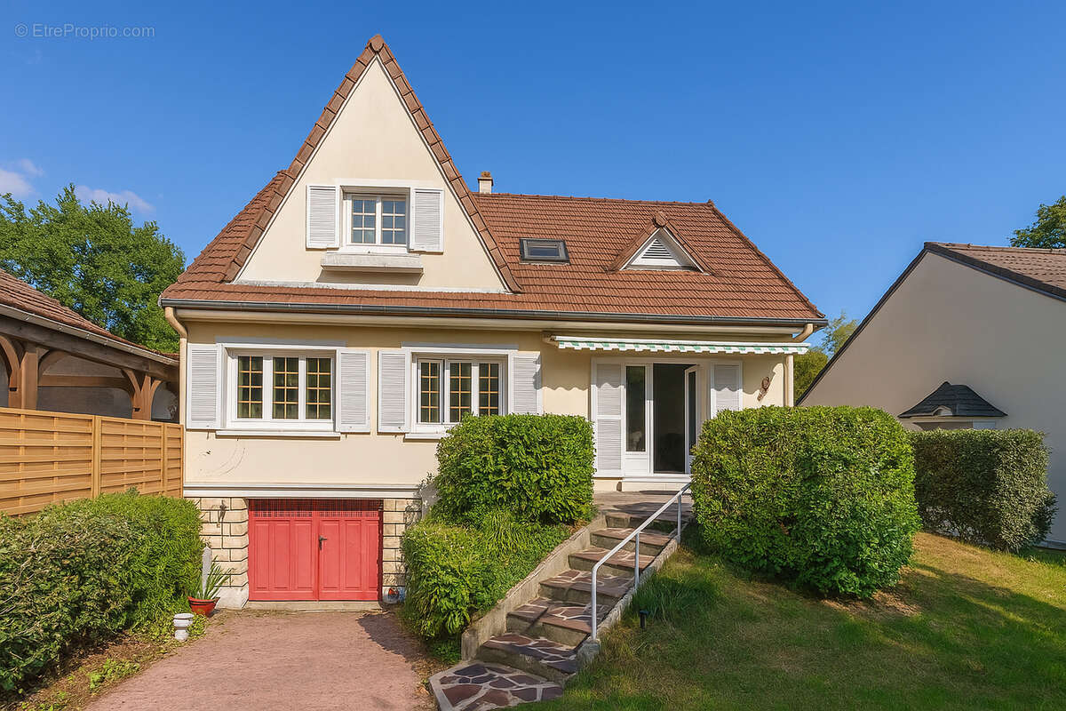 Maison à OZOIR-LA-FERRIERE