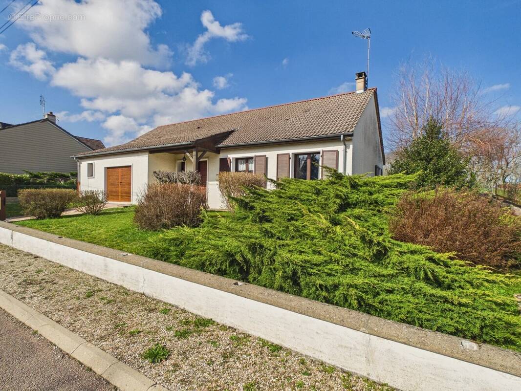 Maison à LIERNAIS