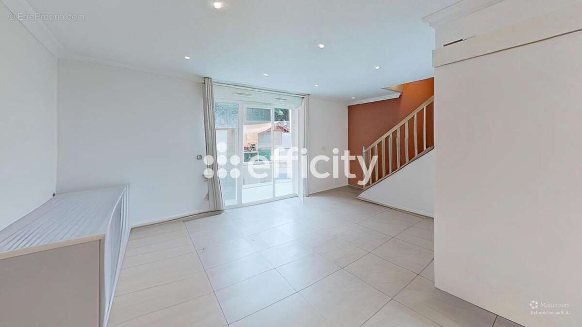 Maison à ETREMBIERES