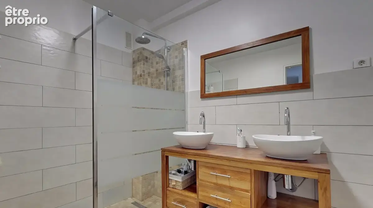 LE CANNET à vendre 3 / 4 pièces de 82 m2 en dernier étage avec balcons parking privatif et cave - photo 8