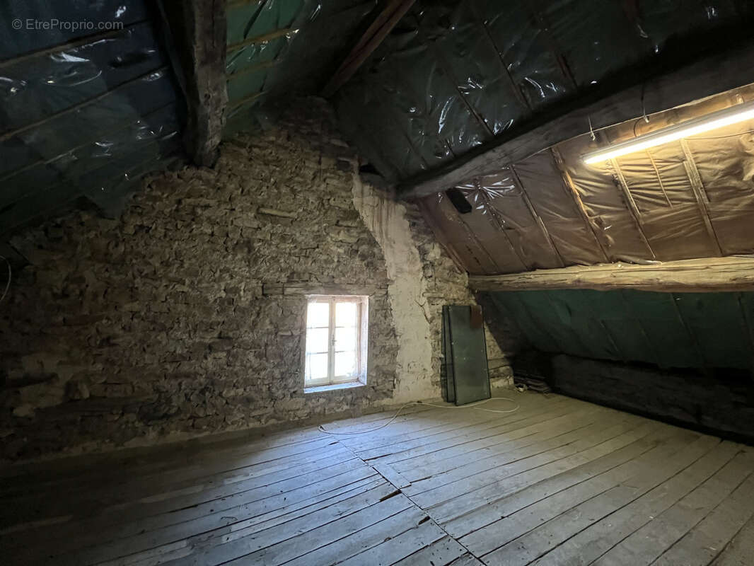 Maison à VIC-DES-PRES