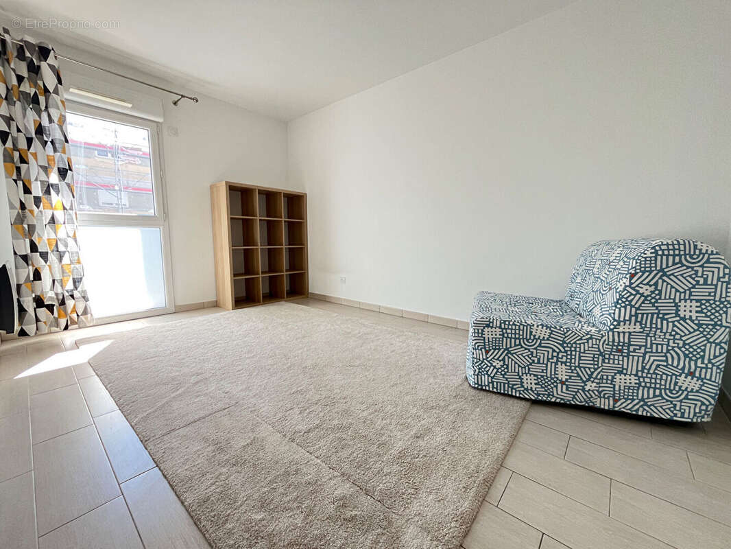 Appartement à SAINT-LAURENT-DU-VAR