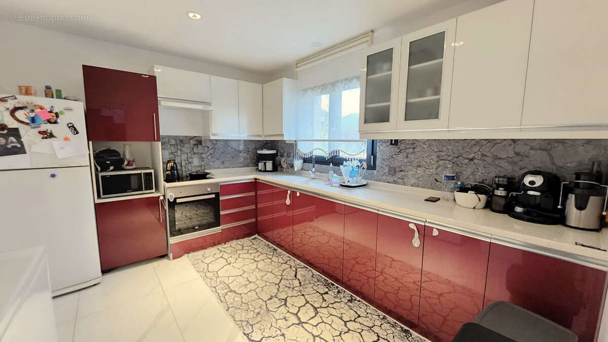 Maison à MONTREAL-LA-CLUSE