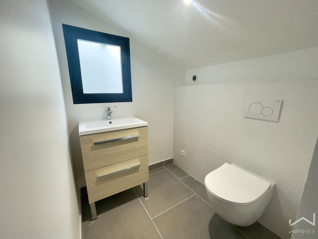 Appartement à SAINTE-CECILE-LES-VIGNES