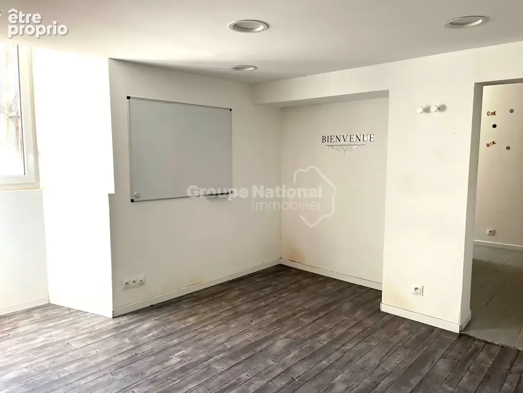 Local de 55 m² (de surface utile) avec multi-activités possibles,  équipé de la fibre -et aux normes incendie PMR et déficients  - photo 6