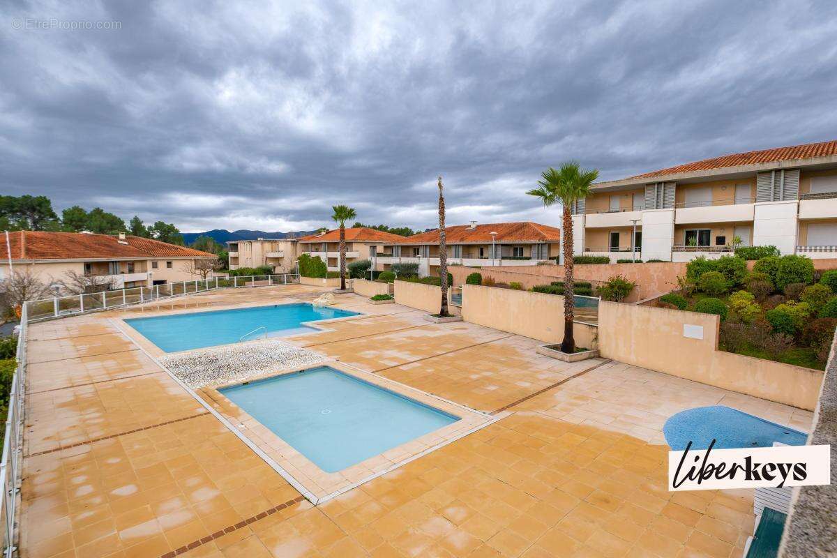 Appartement à ROQUEBRUNE-SUR-ARGENS