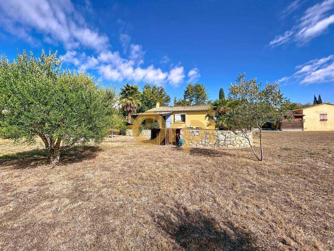 Maison à BAGNOLS-EN-FORET