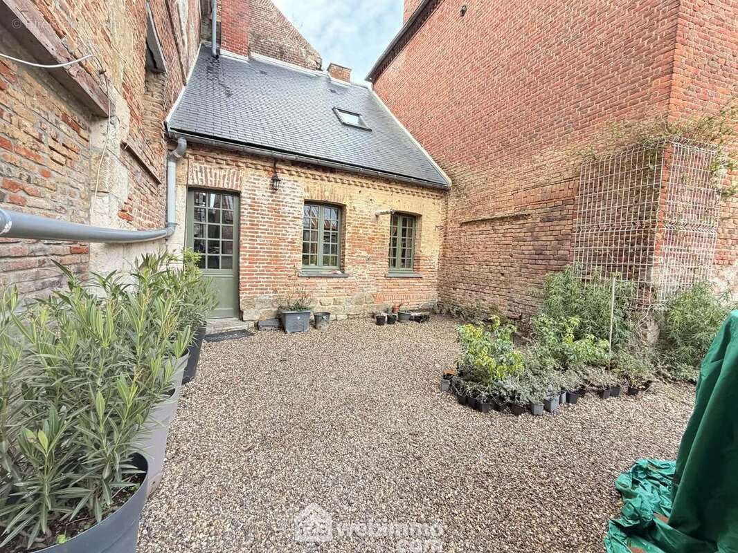 En rez-de-chaussée, une maison comprenant ... - Appartement à MARLE