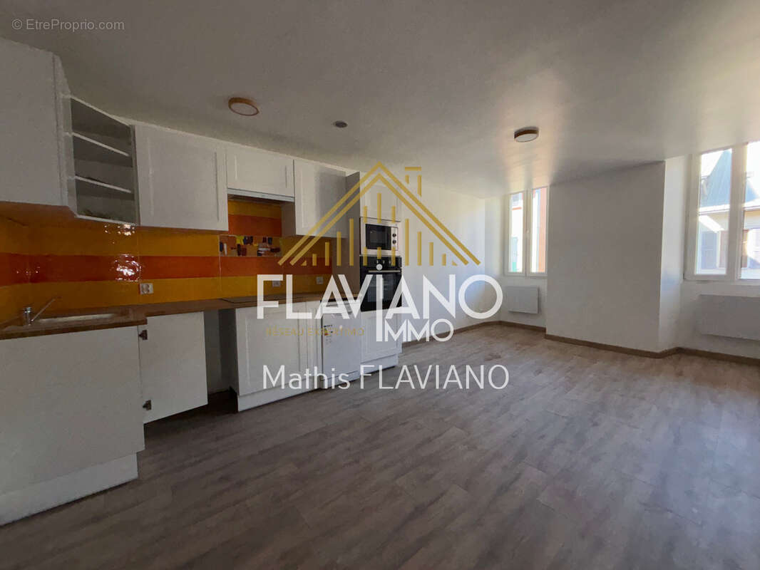 Immeuble - 5 appartements - boutique - plateau/x - photo 14