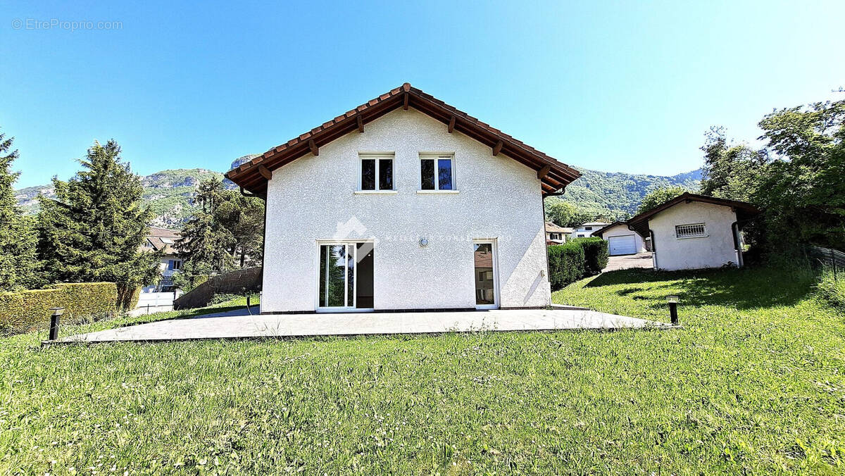 Maison à COLLONGES-SOUS-SALEVE