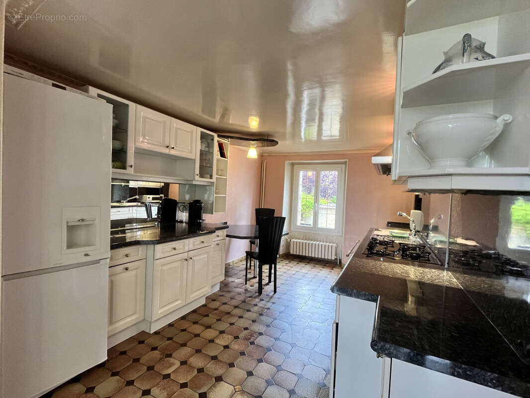 Maison à JOUY-LE-MOUTIER