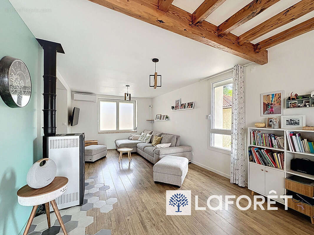 Parcieux, maison familiale avec piscine et vue dégagée - photo 3