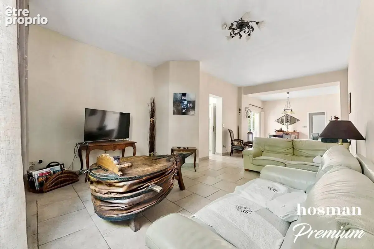 Maison 6 pièces de 145m² sur agréable terrain arboré avec garage - Proche Lyon 8ème - Bron - photo 2