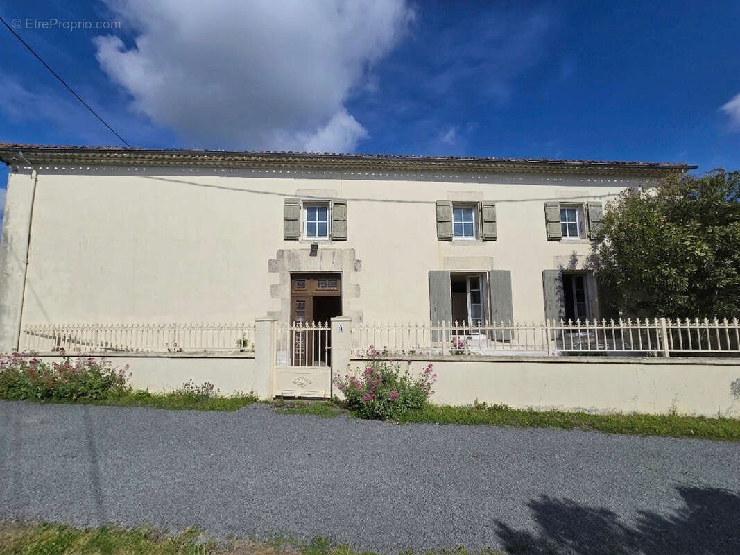 Maison à LOZAY