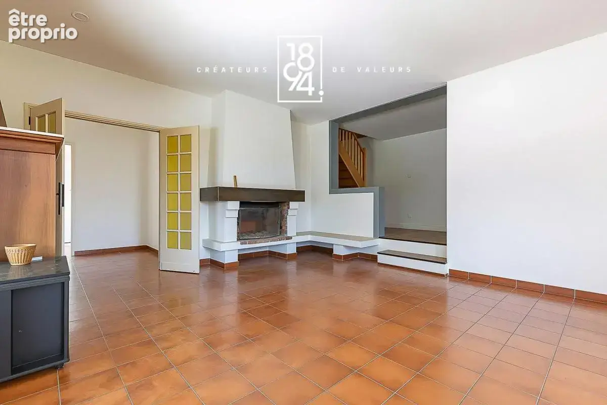 Maison familiale d'environ 160 m² avec piscine édifiée sur un terrain de 1 430 m² entre Eoures et Aubagne 13400 - photo 3
