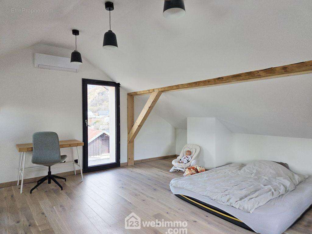 Le dernier étage propose une grande mezzanine. - Maison à GRIGNON
