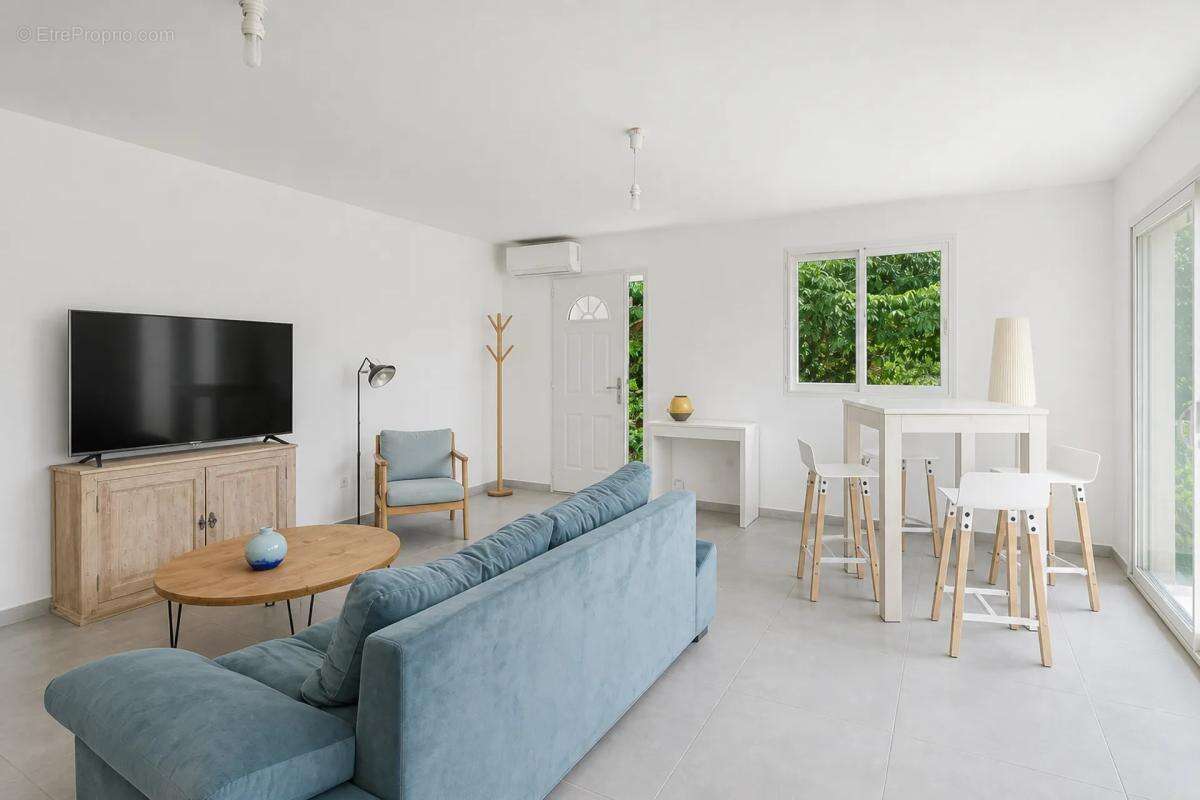 Maison de 4 pièces de 82 m² à Montpezat - photo 3