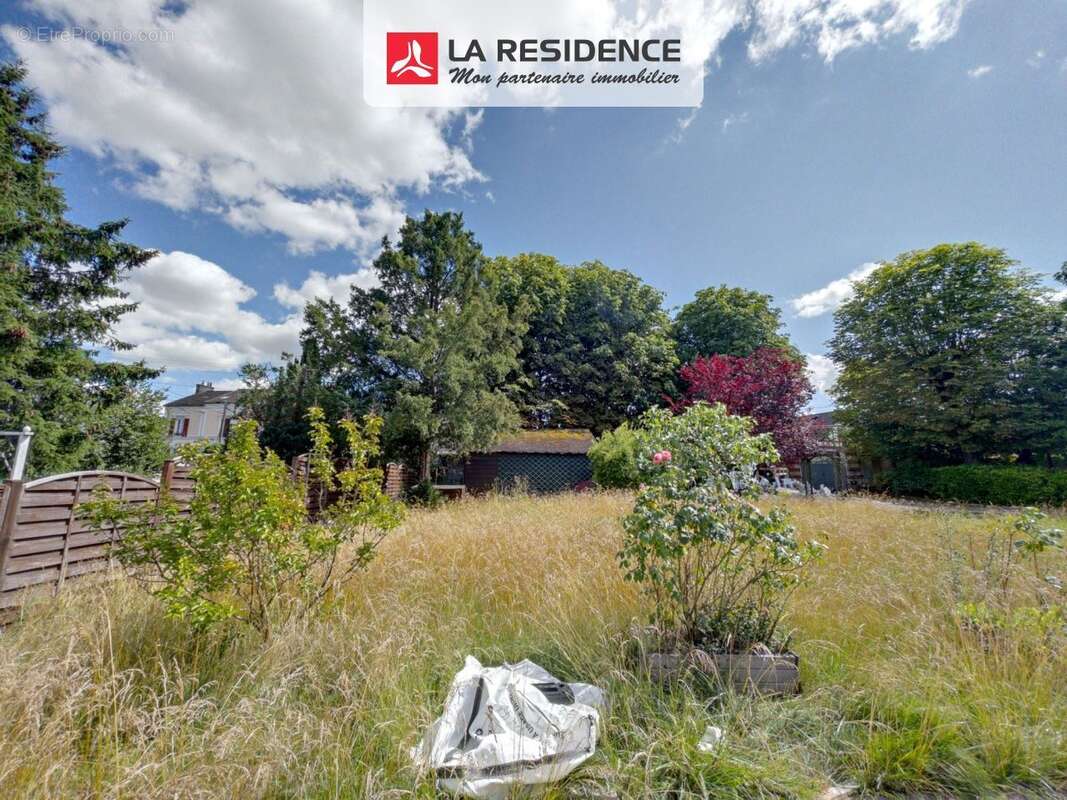 Terrain à LES MUREAUX