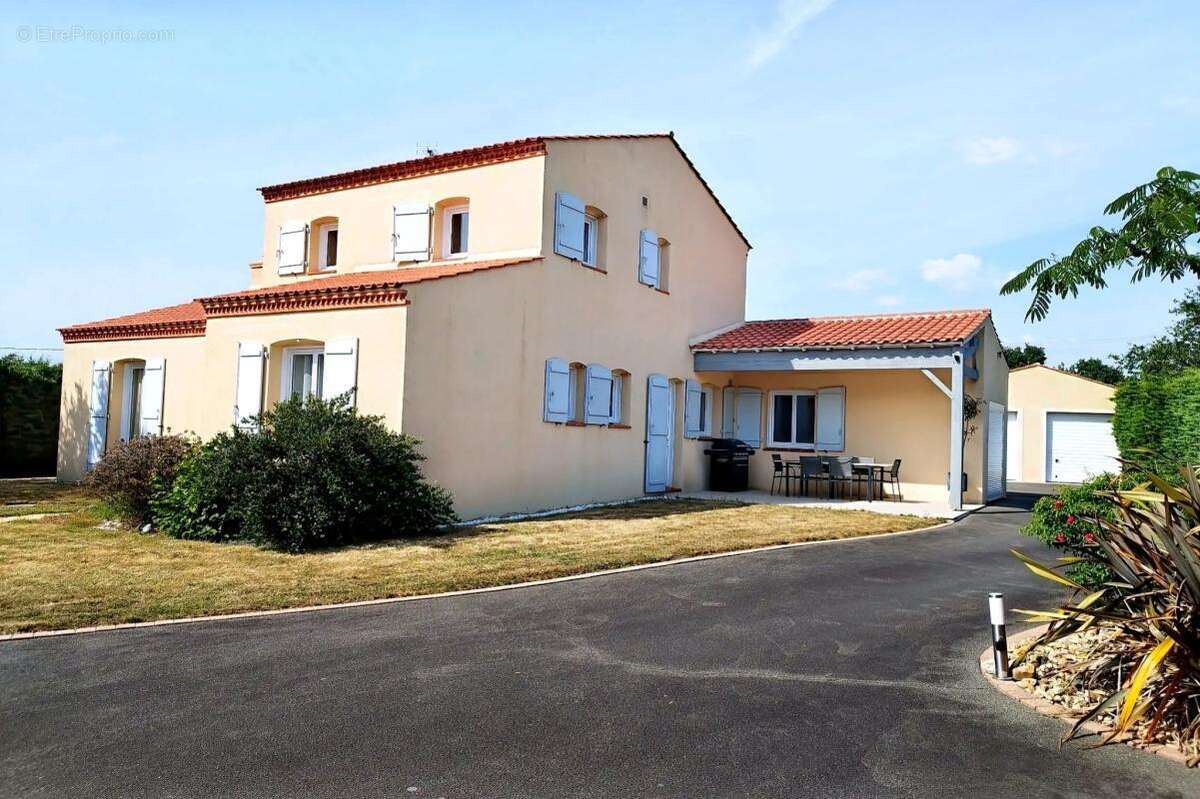 Maison à LEGE