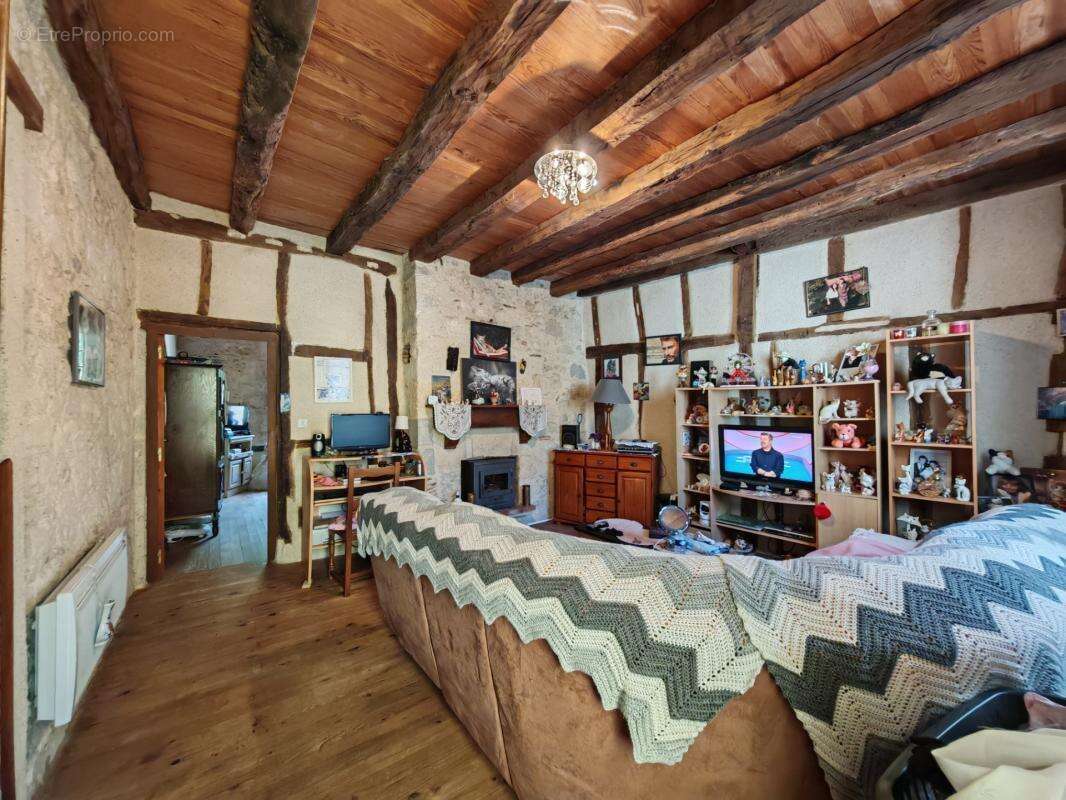 SOUS OFFRE ! RARE INVESTISSEMENT LOCATIF – Immeuble de rapport au cœur de FOURCÈS, l'un des Plus Beaux Villages de France - photo 7
