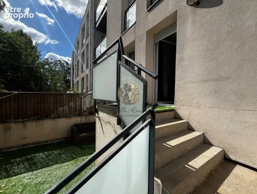 Produit rare à Marcy-l’Étoile   T3 traversant avec deux jardins Privatifs, piscine et double garage - photo 13