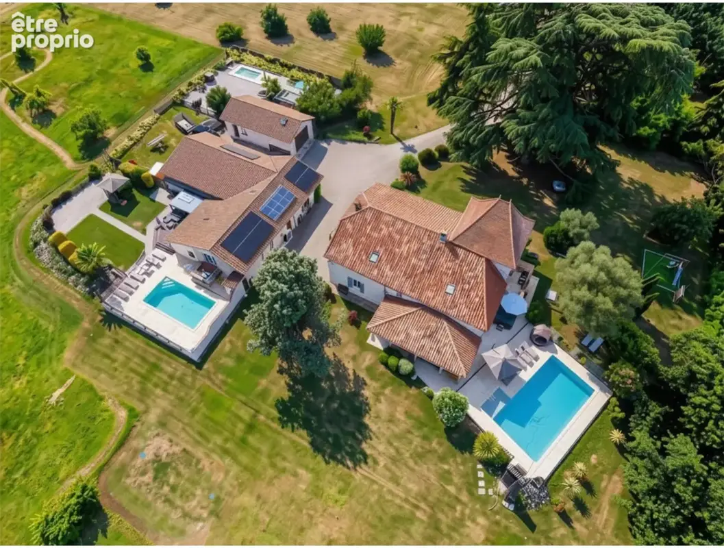 Élégant manoir avec gîtes, piscines et potentiel événementiel, à quelques pas d'une ville marchande animée - photo 3