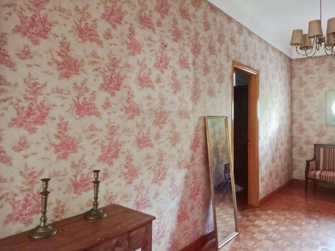 Maison à LAUDUN-L'ARDOISE