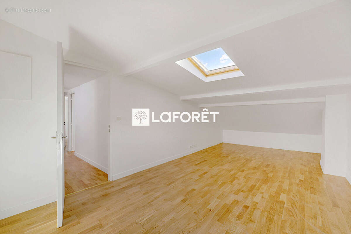 Appartement T5 atypique de 123m2 . Lumineux et calme au dernier étage d'une jolie copropriété. - photo 9
