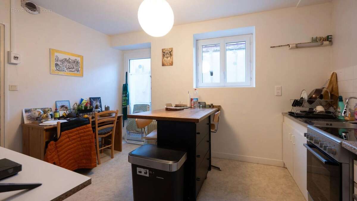 Souillac, Hyper centre, immeuble de 3 appartements. - photo 6